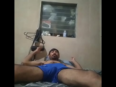 Hetero chacal  rico y malandro se toca su riatota bien rico