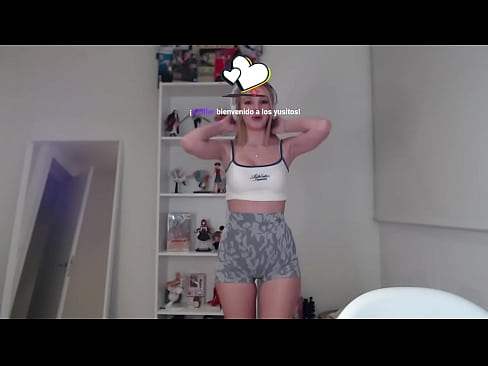 Yus Lopez booty in stream