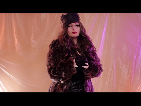 ASMR video: fur coat and leather gloves (Arya Grander)