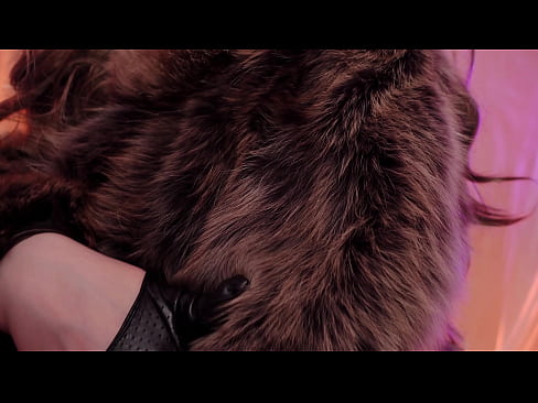 ASMR video: fur coat and leather gloves (Arya Grander)