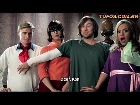 Paródia pornô de sucesso do Scooby Doo! Todos os heróis fudendo pra valer!