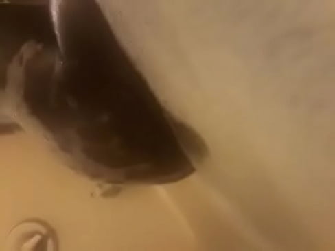 Ass shaking in the shower.