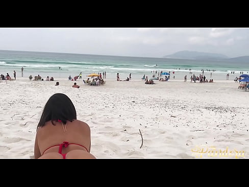 Provocações em público na praia e sexo no apartamento