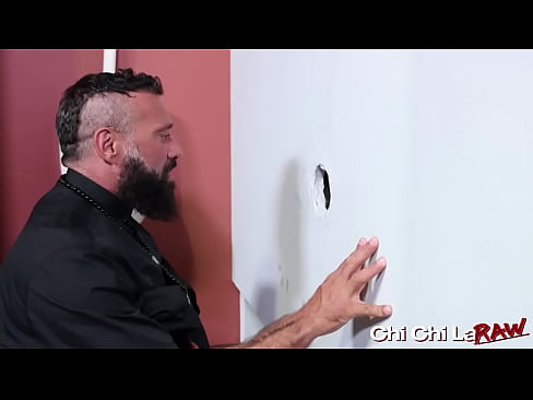 Hairy daddy gloryhole sucked before sex