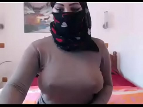 Muslim girl spreads ass show