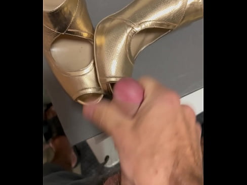 Find wife shoes in the basement and cum on them