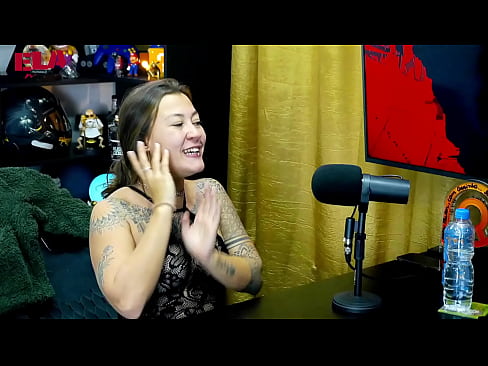 Damiana fez uma dança sensual bem gostosa, o Ruan fica de boca aberta e morrendo de tesão - Podcast Pápum no Barraco! - Ela Manda