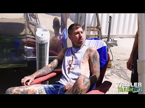 TRAILERTRASHBOYS Tattoo Artist Seduces USA Jock