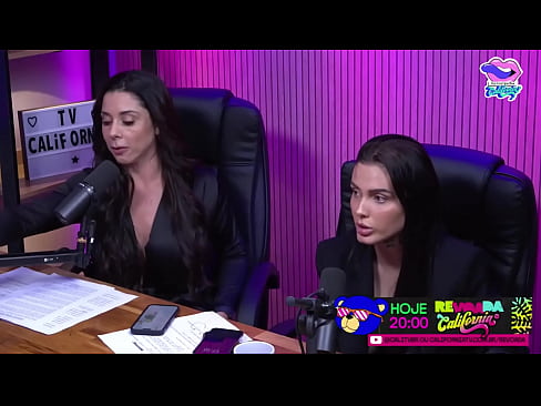 Morena gostosa disse ser selvagem e ficou molhadinha no podcast