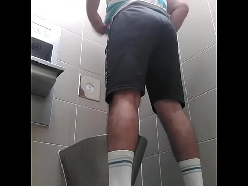 Gay man with uncut dick, peeing