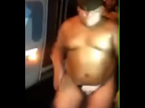 hombre gordo bailnando en hilo humor brazil brasil