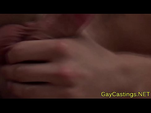 Muscled porn newbie blows at gaycastings