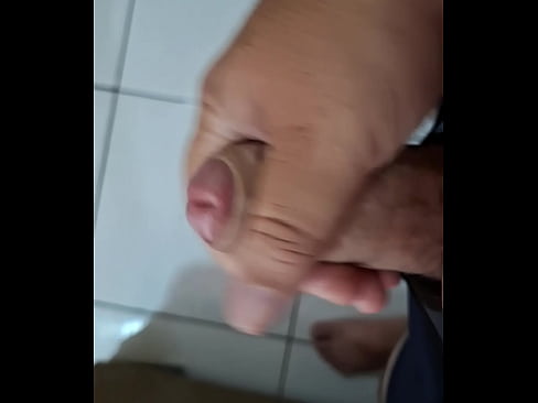 tocando uma punheta rola rosa