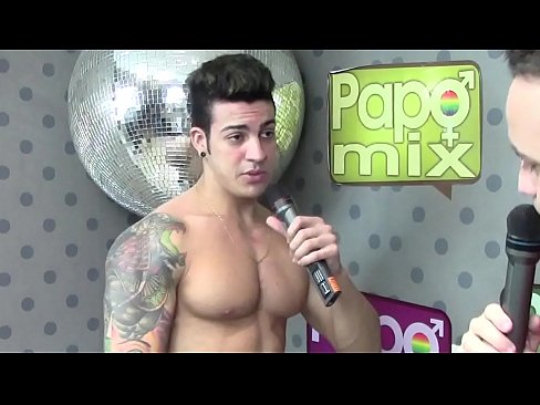 assista a participação do stripper Michell Santos no Papo Mix