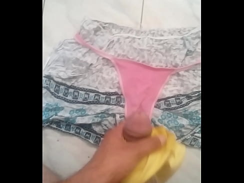 Tocando e Gozando Após o Banho Dela