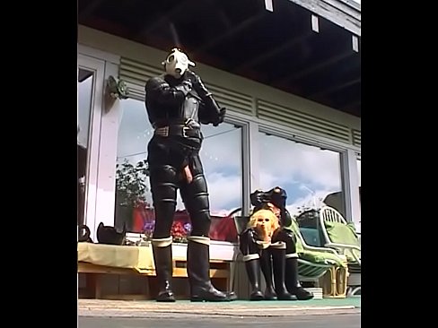 RoxinaRetroRubberOxLatexAndGasmask100604XXL.WMV