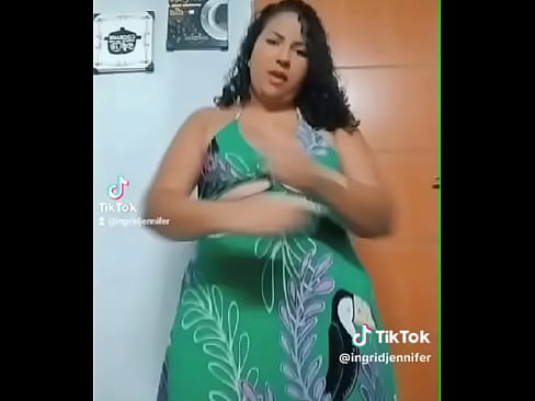 Baiana rebolando o rabao