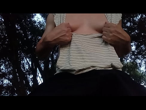 Nipple play No Campo