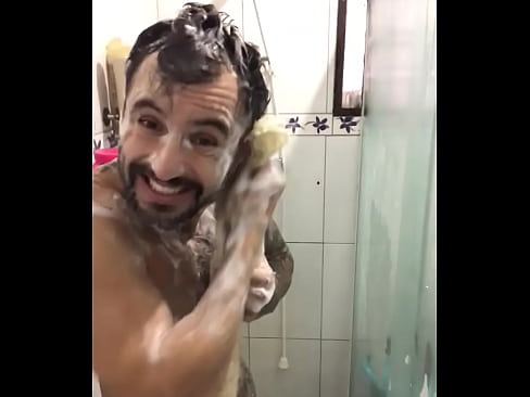 Está calor e o Allan Guerra Gomes toma ducha em casa Totalmente pelado