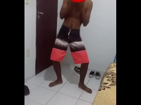 Garoto Dança o Passinho e Ganhou Uma Boa Mamada