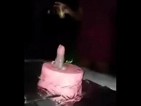 LE GÂTEAU D'ANNIVERSAIRE