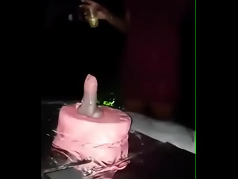 LE GÂTEAU D'ANNIVERSAIRE