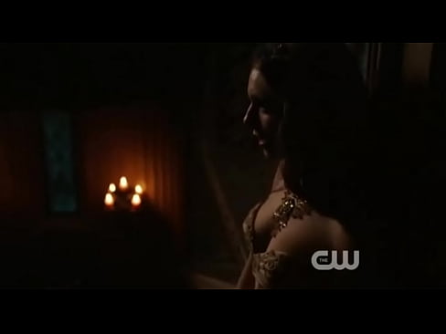 Caitlin Stasey masturbate cut-scene from the CW's REIGN