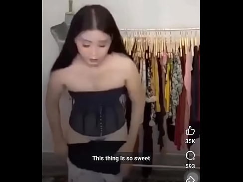 Hmong girl show pussy by accident live