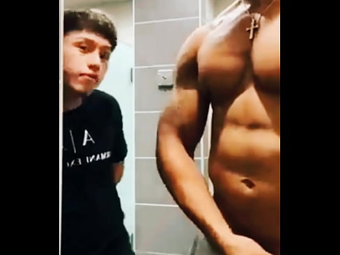 Duchas Publicas FOLLADAS Y PAJAS GAYS compilation