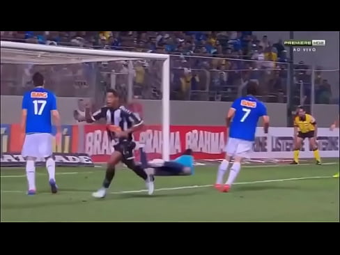 Golaço Ronaldinho contra as maria