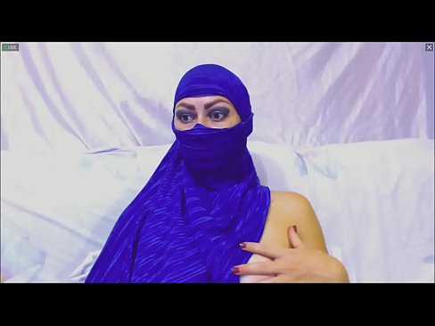 Arabian Babe In Hijab Enjoys Deep Gaping Anal Toying
