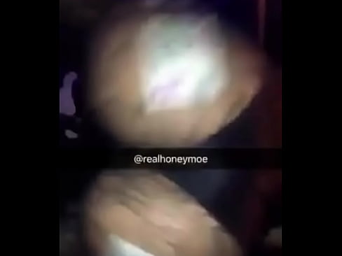 Honeymoe twerking in club one