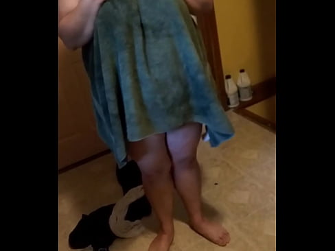 chubby mom drops towel and shows off