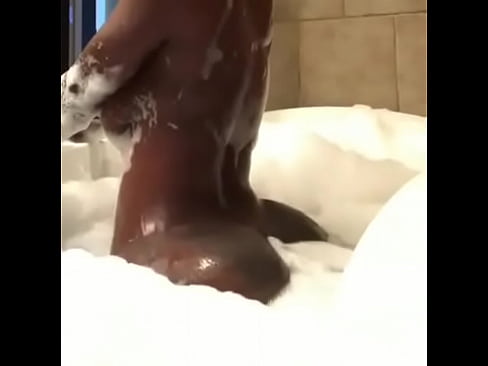 Bath ass twerk