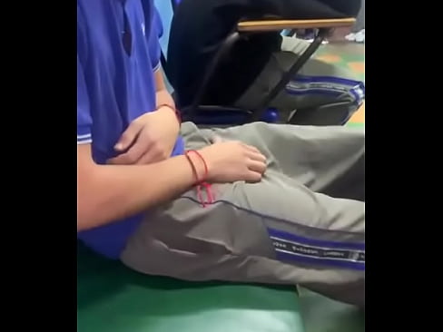 Joven se le para en la Escuela