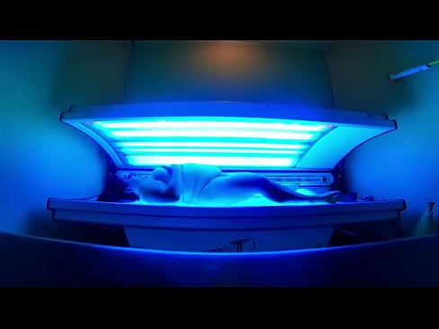 Sexy BBW Playing Public Tanning Bed