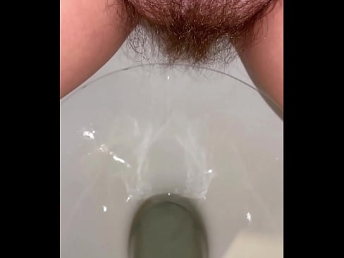 PISSING IN HIS TOILET, LOOK HOW HAIRY HIS PISS IS, THE PISS FLOWS WELL & SMELLS GOOD. I WANT TO DESCRIBE YOU, LOOK SOON.