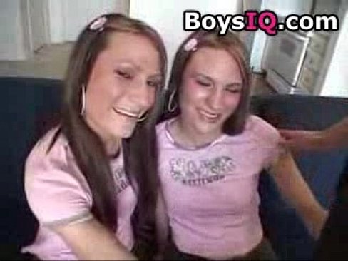 Twins give the same guy a blowjob - free porn video