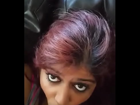 Desi Girlfrtiend Sucking in The Car