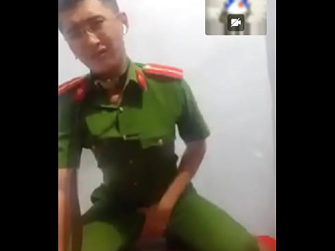 Anh công an làm dog bị boss lén quay màn hình