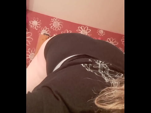 Teen wiggling her butt for camera
