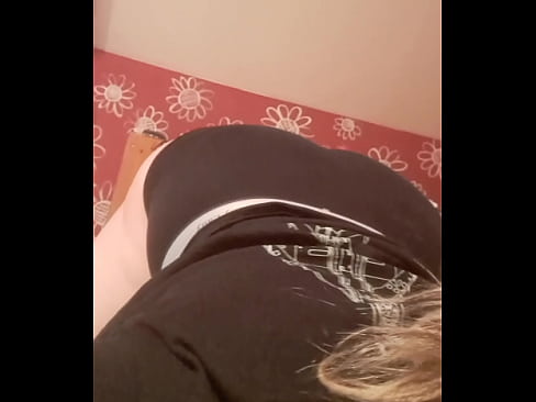 Teen wiggling her butt for camera