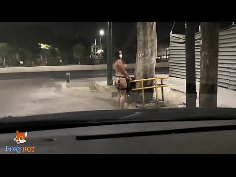 de vuelta en tlalpan, mostrando mis tetas en la noche