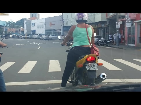 Morena de moto