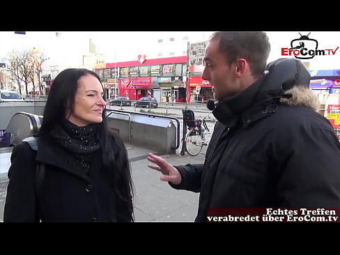 Deutsche Brunette Bloggerin angeflirtet auf Berliner Straße und gefickt