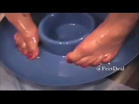 oily feet Damiana