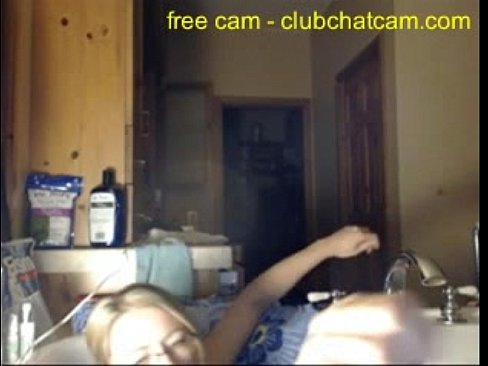 Blonde cam girl brings herself to orgas