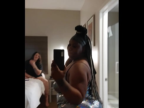 Freak shaking her ass