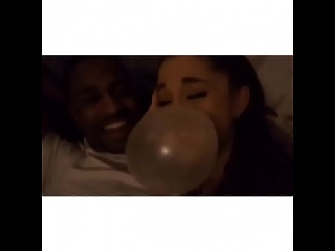 Ariana Grande Sexy