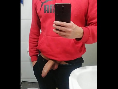 Paja en el baño ARRECHO con esta vega!